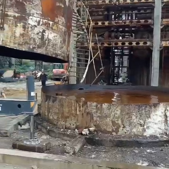 杜絕明火隱患，鋼廠罐體水切割拆除